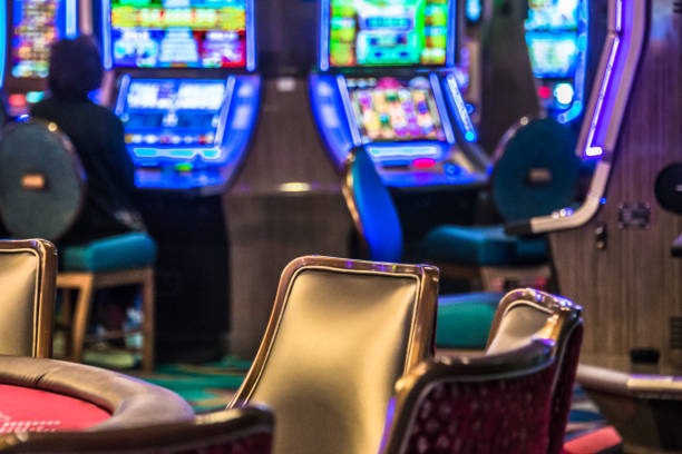 Dealer shuffling deck and cutting cards at viplotre Texas Poker table